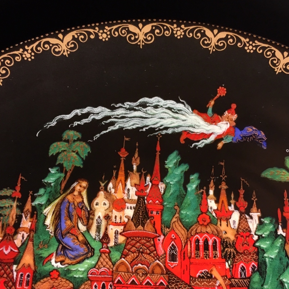 Russian Porcelain Plate Hand painted Palekh Signed - Picture 3 of 5